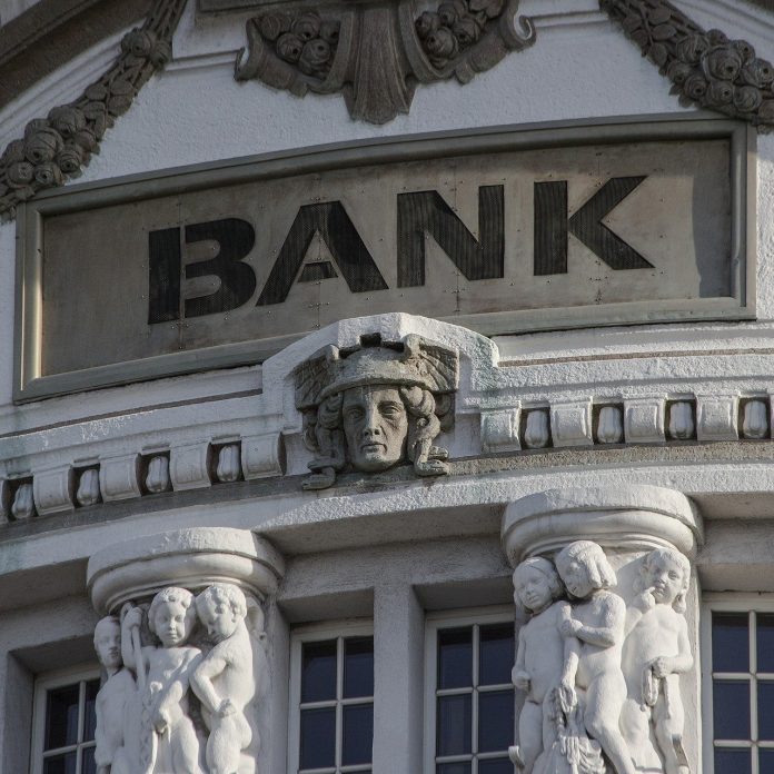 bank-2907728_1280